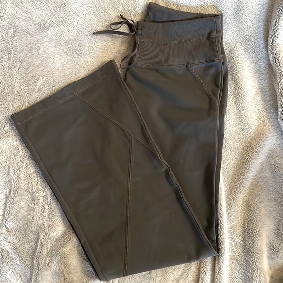 2 pairs APT. 9 lounge pants - Picture 2 of 10